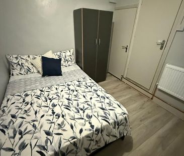 Room in a Shared Flat, Strode Road, N17 - Photo 1