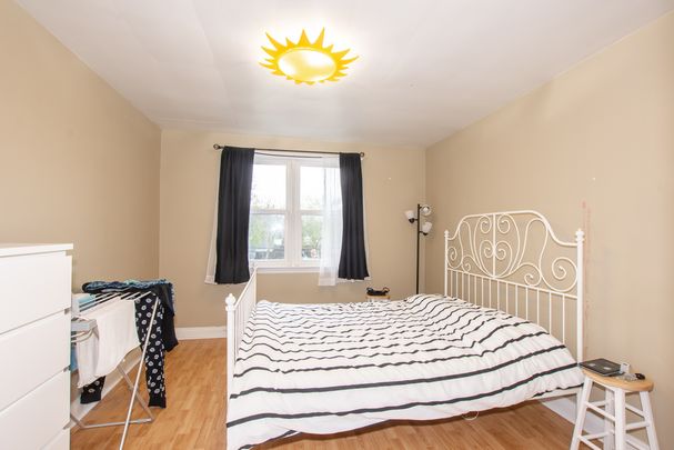 **ALL INCLUSIVE** 2 Bedroom Upper Unit in St. Catharines!! - Photo 1