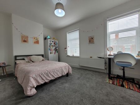 Manor Street, Heath - Photo 3