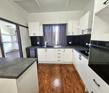 Charming Cottage-Style Home with Modern Upgrades in Avenell Heights - Photo 6