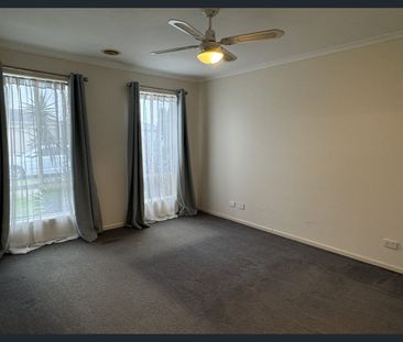 Spacious & Affordable 4-Bedroom Family Home in Cranbourne West - Photo 4