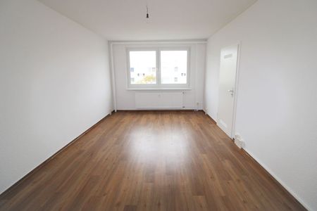 Einziehen und wohlfühlen! 3 Zimmer im 4. OG - Photo 2