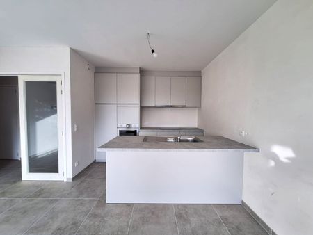 Makkelijk bereikbaar appartement met 2 slaapkamers vlakbij het centrum - Photo 3