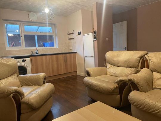 2 bedroom semi-detached bungalow to rent - Photo 1