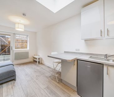 Baring Road, London, SE12 - Photo 2