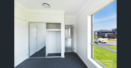 Modern Family Home with Five Bedrooms - Photo 2