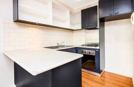 Charming 1-Bedroom Unit with Courtyard in a Premium Yarraville Location - Photo 3