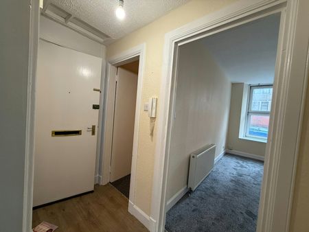 Flat to rent on - Photo 4