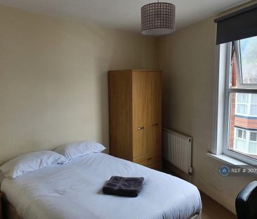 6 bedroom semi-detached house to rent - Photo 3