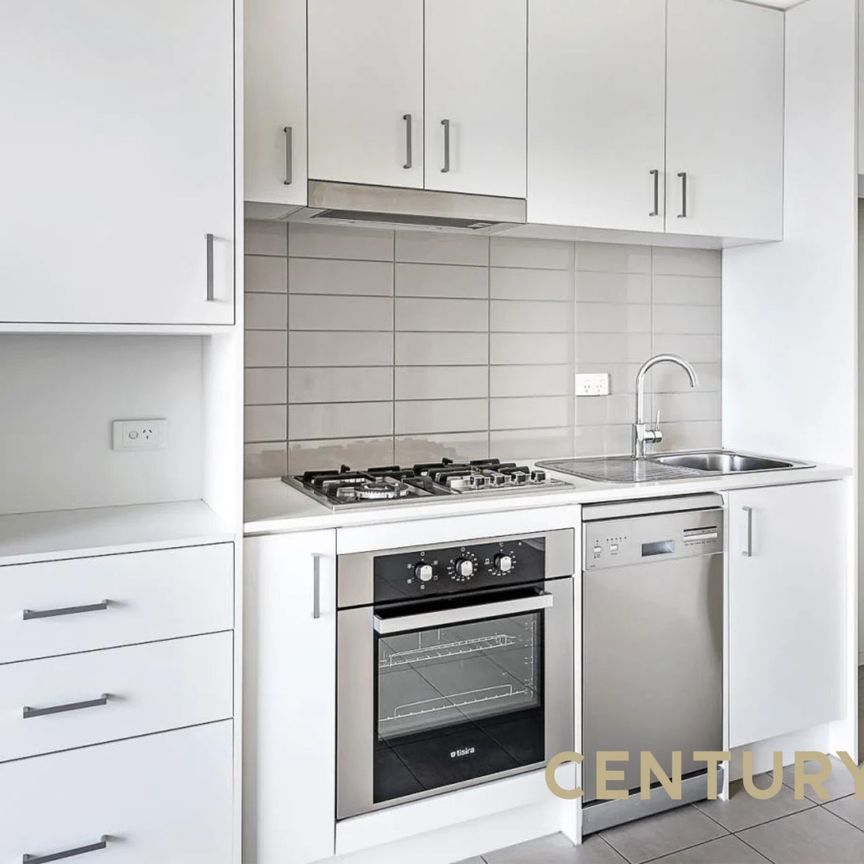 Stylish 1-Bed in Prime Location - Photo 1