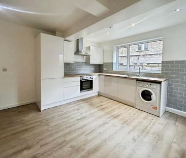 4 bedroom link detached house to rent - Photo 1