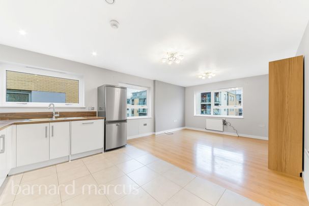 Talbot Close, Mitcham - Photo 1