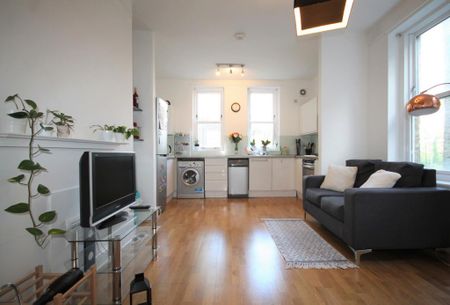 3 bedroom flat to rent - Photo 3