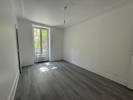 Location Appartement 3 pièces 61m² PARIS 18ème - Photo 5