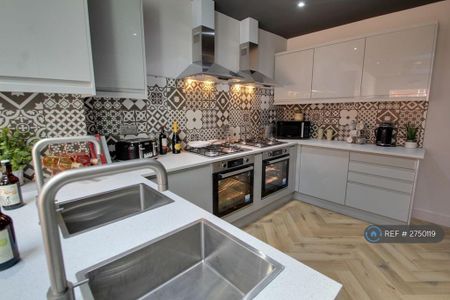 1 bedroom in a house share to rent - Photo 5