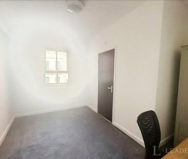 6 bedroom flat to rent - Photo 4