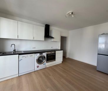 Zweitbezug nach Kernsanierung! Moderne Wohnung mit Balkon, Einbaukü... - Photo 1