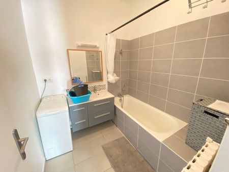 Location Appartement 2 pièces 42m² - Photo 2