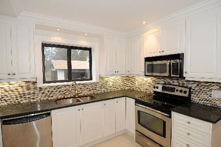 For Lease - 389 Burnhamthorpe Road, Toronto, Ontario - Photo 4