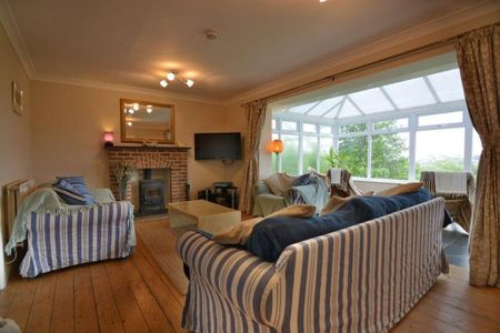 4 bedroom detached house to rent - Photo 2