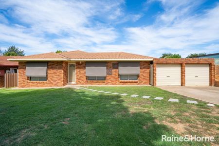 100 Dalman Parkway, Glenfield Park, NSW 2650 - Photo 4