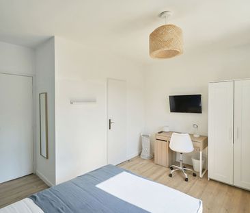 Saint Géry Roommate 5 Bedrooms at Valenciennes - Photo 2