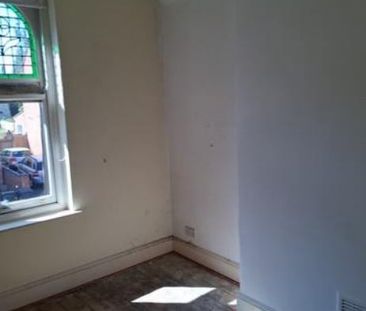 2 Bed Flat, Knighton Drive, LE2 - Photo 2