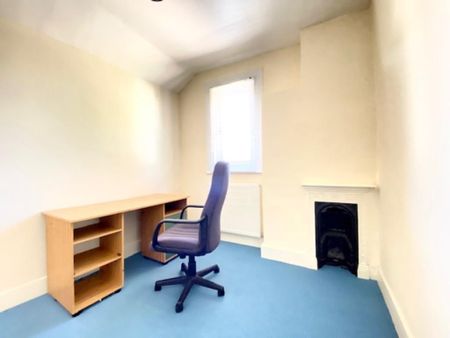 3 bedroom terraced house to rent - Photo 2