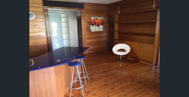 Pet friendly , 2 bedroom semi, all bills included - Photo 1