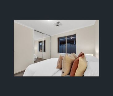 17 Costa St, Munno Para West SA 5115 - House For Rent | Domain - Photo 6