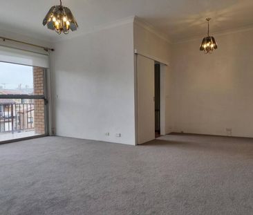 Walking distance to Carlton Train Station - Photo 6
