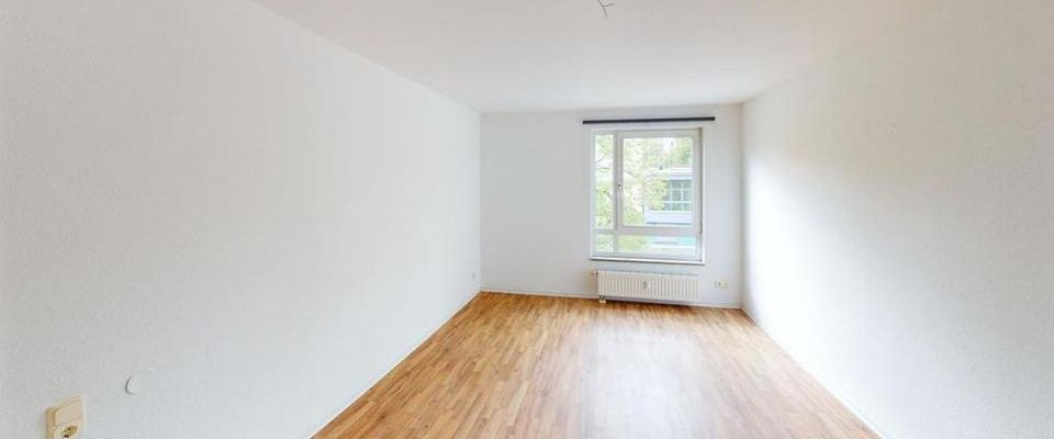 Lichtdurchflutete 2-Raumwohnung mit Einbauküche - Foto 1