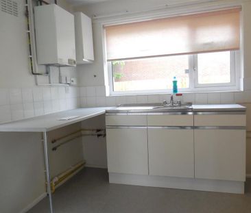 3 bedroom semi-detached house to rent - Photo 5