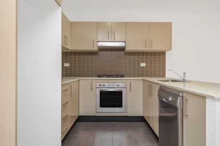 Stylish CBD Apartment with Space, Light & Lifestyle - Photo 4