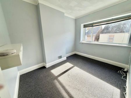 2 bedroom end of terrace house to rent - Photo 3