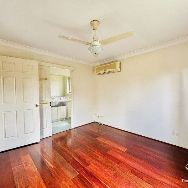 4 Bedroom house in Stretton - Photo 1