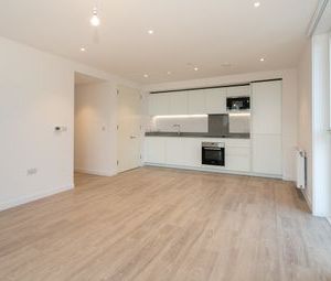 2 Bedrooms Flat to rent in Pressing Lane, Hayes UB3 | £ 330 - Photo 1