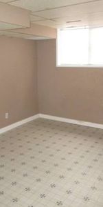 New flooring, Includes Spare Room & Utils! - Photo 3