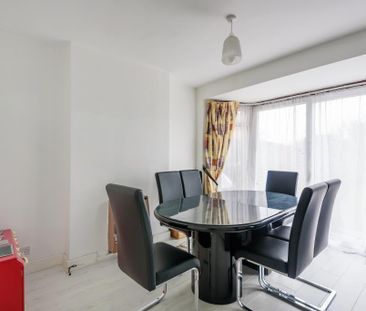 3 bedroom semi-detached house to rent - Photo 4