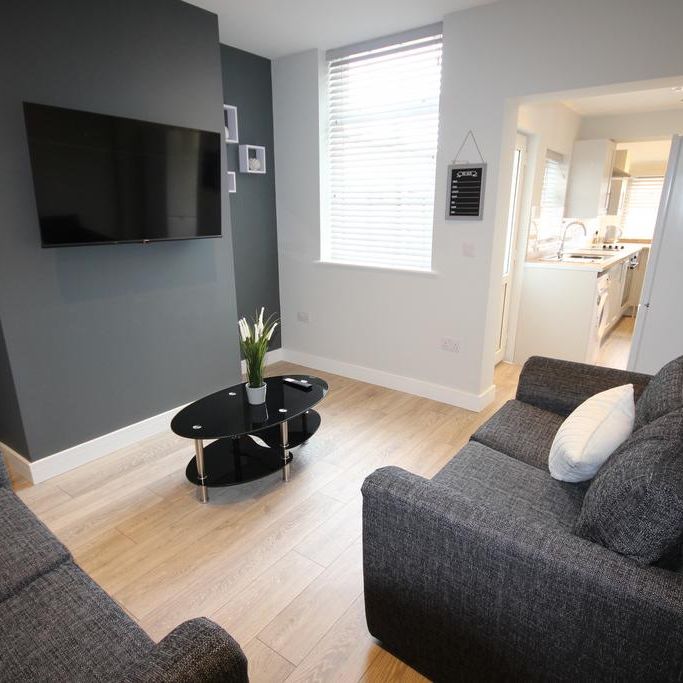 1 bedroom in a house share to rent - Photo 1