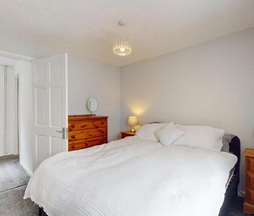 3 bedroom ground floor flat to rent - Photo 6