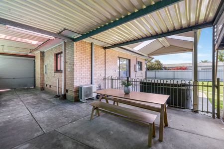 Spacious Family Home In Ideal Location - Photo 3