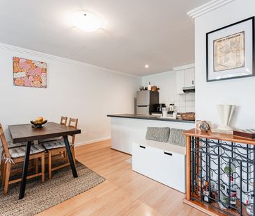 Spacious city-fringe apartment in an unbeatable location - Photo 3