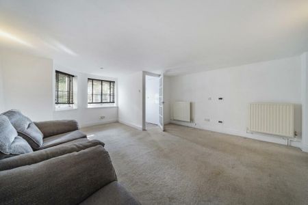 2 Bed Flat, Humber Road, SE3 - Photo 2
