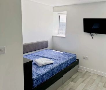 Silver 2-Bed Apartment - Photo 4