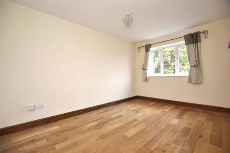 Chantry Gate, Bishops Cleeve, Cheltenham, Gloucestershire, GL52 - Photo 5