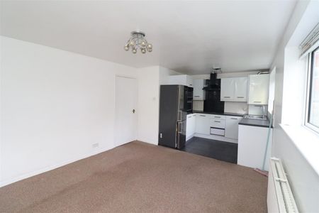 2 BED Flat To rent - Photo 3