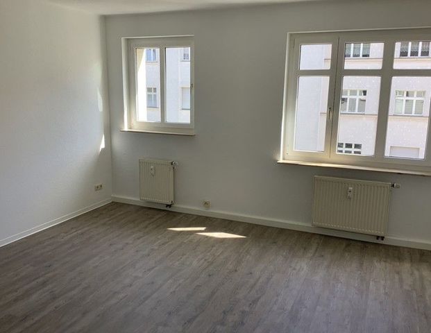 Etwas besonderes: praktische 2-Zimmer-Wohnung mit Fußbodenheizung im Bad - Foto 1