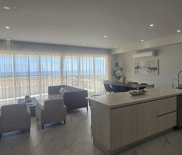 Real Del Mar Modern Condo For Rent - Photo 5