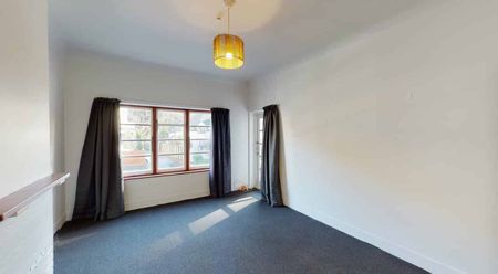 Central 2 Bedroom Art Deco Apartment - Photo 3